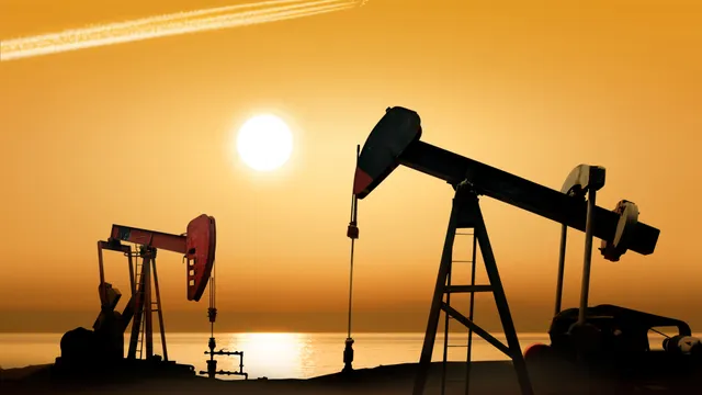Petrolio ai minimi triennali: tra crescita debole e incertezza globale