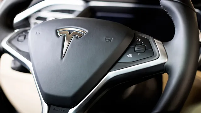 Tesla: segnali di debolezza dopo il Bearish Engulfing, rischio correzione verso 360 dollari