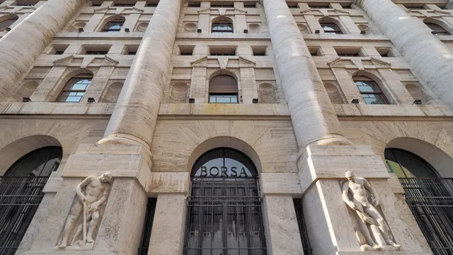 Piazza Affari sotto la parità. Brillano Eni e Ferragamo, STM ancora giù. FTSE MIB -0,1%.