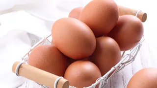 Uova ritirate dai supermercati, quali sono i lotti richiamati e i rischi per la salute?