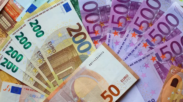 Contratti scuola, in arrivo aumenti allo stipendio fino a 240 euro