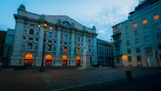 Piazza Affari debole: vendite sugli industriali, azioni MPS sotto i riflettori