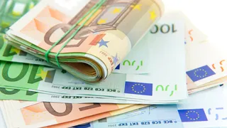 Limite ai pagamenti in contanti da 5.000 a 10.000 euro in Manovra 2026, la proposta di FdI