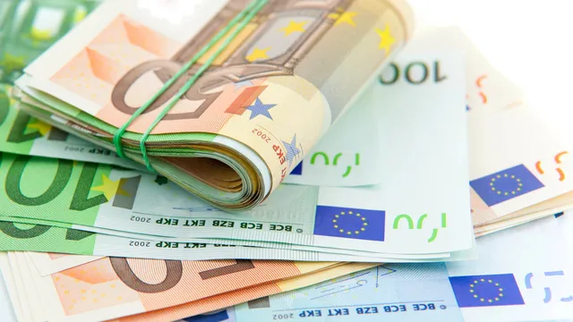 Limite ai pagamenti in contanti da 5.000 a 10.000 euro in Manovra 2026, la proposta di FdI