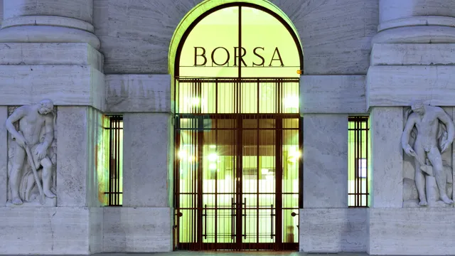 Piazza Affari in rosso, azioni difesa crollano su possibile stop guerra Ucraina