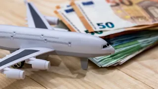 Caro voli Natale 2025, biglietti fino a 841 euro, quali sono le tratte più care?