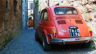 Azioni Stellantis deboli su incertezza regole UE