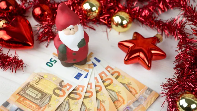 Natale 2025 e Santo Stefano in busta paga, come vengono retribuite le festività sullo stipendio