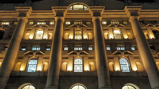 Piazza Affari inverte la rotta nel finale, tornano timori bolla AI
