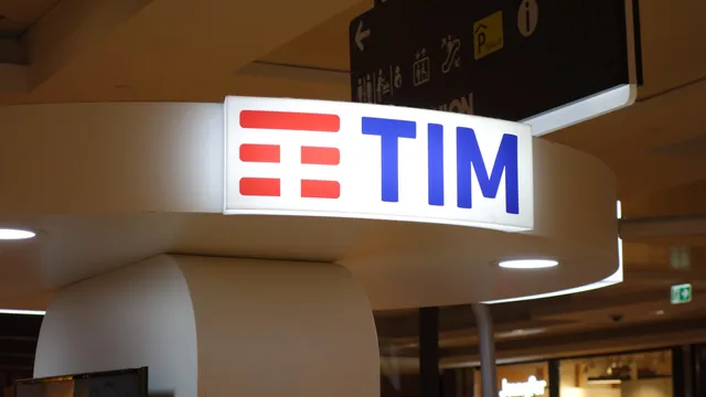 TIM, seduta in verde per l'azione grazie a Poste e a buoni auspici francesi