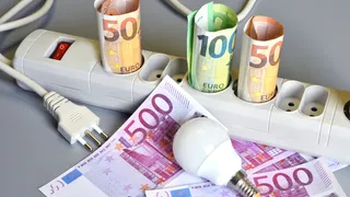 Bollette, nel 2026 le famiglie risparmieranno fino a 200 euro, le stime