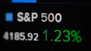 Economia USA più forte delle attese: i mercati ricalibrano le aspettative sulla Fed