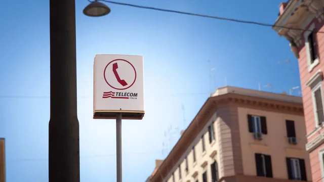 Azioni Telecom in rally, mercato guarda a piano Poste