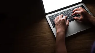 Garlasco, il nodo delle attività di Chiara Poggi sul pc di Alberto Stasi la sera prima del delitto