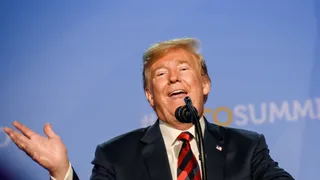 Trump cambia tono a Davos e i mercati tirano il fiato