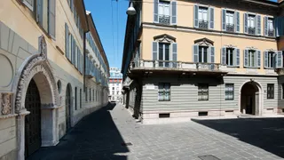 Mediobanca, azioni appesantite dai timori sull'overhang