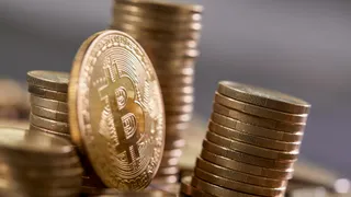 Bitcoin sotto pressione: rotti i supporti, ma forse il mercato entra nella fase finale del ciclo ribassista