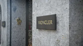 Moncler alla vigilia dei conti: attesa prudente del mercato
