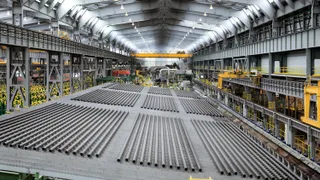 Enel inciampa sul decreto energia, Tenaris vola con risultati e prospettive