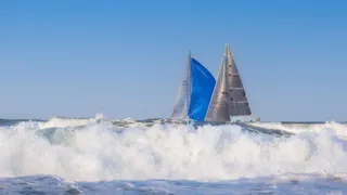 The Italian Sea Group su e giù tra le onde