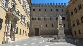 Acquisti su MPS e Mediobanca, avanti con l’integrazione, concambio a 2,45 azioni