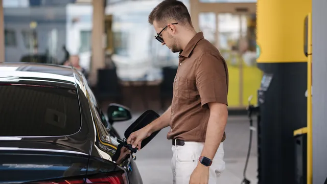 Benzina e gasolio, i prezzi continuano a correre