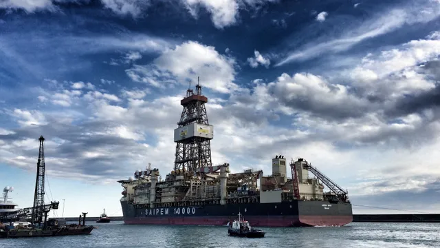 Saipem brillante con conti e petrolio
