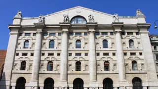 Piazza Affari in rialzo: brillano utility e Prysmian, Stellantis giù