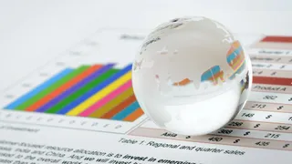 Mercati sui massimi tra AI e tassi: forza strutturale o equilibrio fragile?