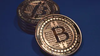Bitcoin viola la base del canale rialzista: sta anticipando una correzione delle borse?