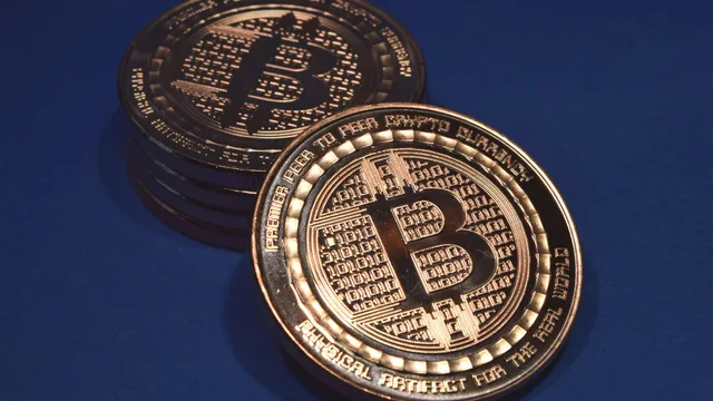 Bitcoin viola la base del canale rialzista: sta anticipando una correzione delle borse?