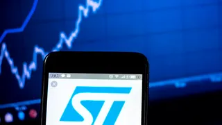 STMicroelectronics riscopre l'AI: obiettivi raddoppiati e titolo in forte accelerazione