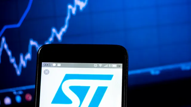 STMicroelectronics riscopre l'AI: obiettivi raddoppiati e titolo in forte accelerazione