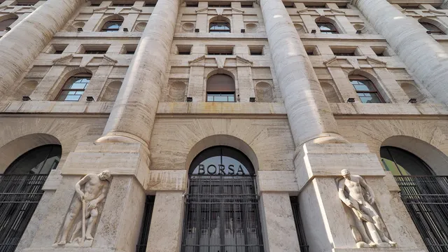 Borsa Italiana in rialzo con gli annunci di pace, bene Stellantis, male Eni