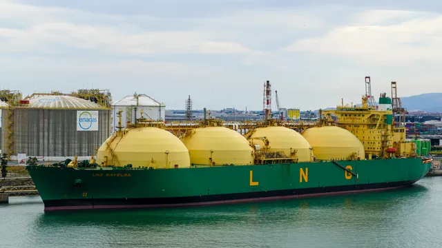 Snam riassetta l'LNG, nuovo contratto per WIIT