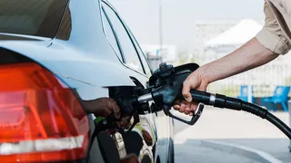 Carburanti, domani finisce il taglio delle accise