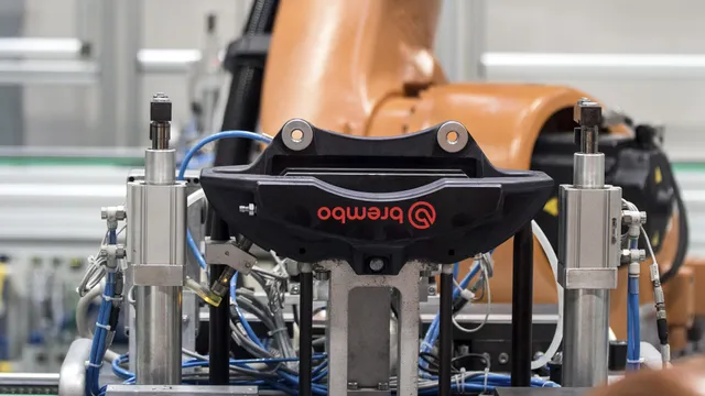 Brembo accelera dopo i conti: guidance alzata e breakout della flag ribassista