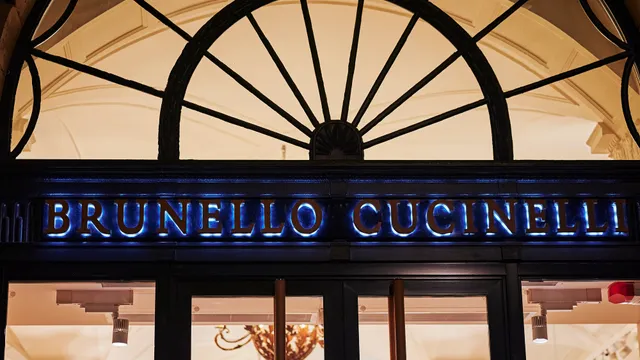 Brunello Cucinelli migliora la guidance e sale in Borsa
