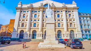 Piazza Affari in lieve rialzo al termine di una settimana record