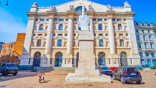 Piazza Affari in lieve rialzo al termine di una settimana record