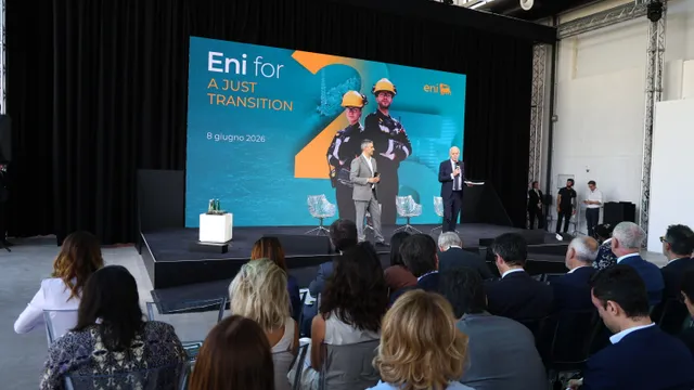 Eni corre più del petrolio: Descalzi rivendica la trasformazione del Cane a sei zampe