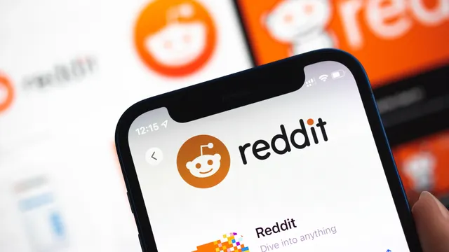 Reddit vola nell’after-hours: ingresso nell’S&P 500, titolo +11%
