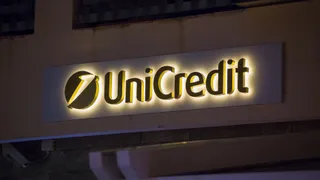 UniCredit accelera verso i massimi: la BCE apre alla conquista di Commerzbank