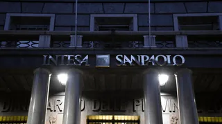 Bancari deboli, Intesa in controtendenza grazie a SpaceX