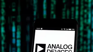 Analog Devices corre nell’era dell’AI: ricavi +40% e guidance record