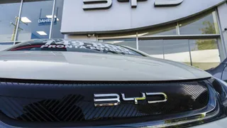 Auto cinese, gigante dai piedi d’argilla? La crisi interna spinge l’assalto all’Europa
