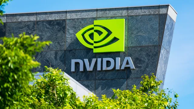 Nasdaq 100, scatta il segnale rialzista: testa e spalle dopo i conti record di Nvidia