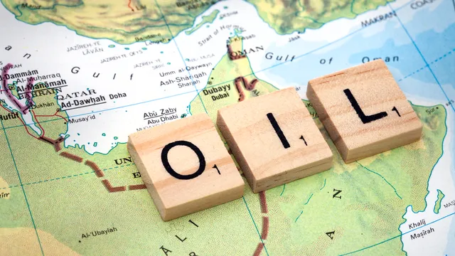 Prezzi del petrolio sull’altalena, nuova mediazione del Qatar in corso