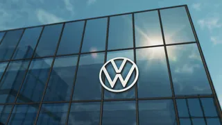 Volkswagen vola in Borsa dopo l’accordo sulla ristrutturazione, ma la crisi resta profonda