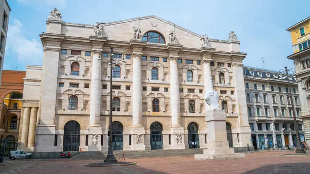 Piazza Affari in flessione, vendite su petroliferi e banche